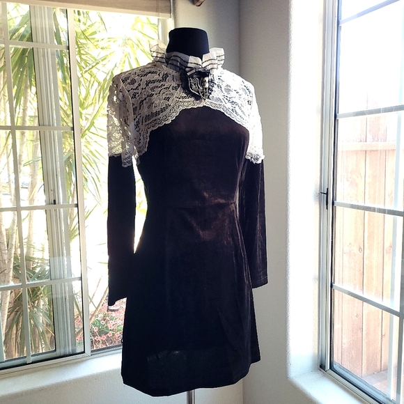 🍒NWT🍒 VICTORIAN RENAISSANCE VELVET DRESS - Picture 3 of 11